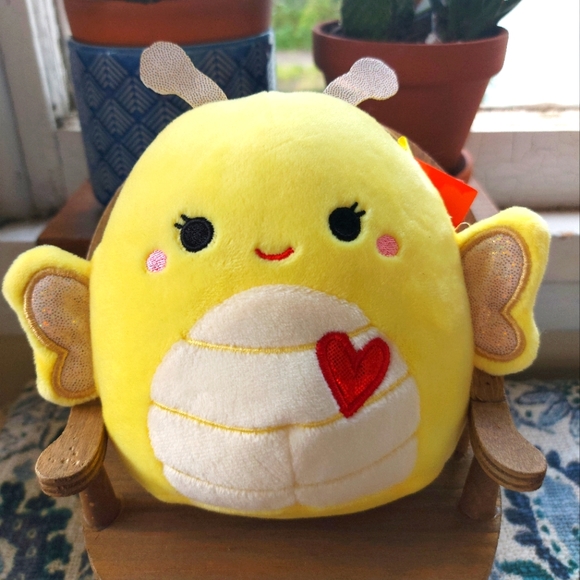 BNWT Nixie the Butterfly 5" Squishmallow - Picture 2 of 8